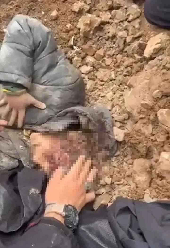 <p><span style="color:#B22222"><strong>HAYATİ TEHLİKEYİ ATLATTI</strong></span></p>

<p> </p>

<p>İlk isteği su olan olan Amir A.’nın hayati tehlikeyi atlattığı bildirildi.</p>
