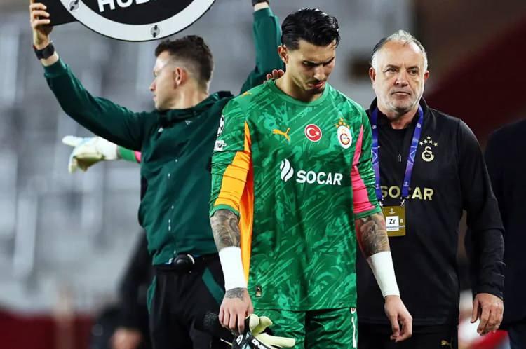 <p>TNT Sports: Kaleci değişikliği T&uuml;rk devi i&ccedil;in ters tepti<br />
<br />
"UEFA Şampiyonlar Ligi'nde Monaco, Galatasaray'ı, kaleci değişikliğinin olumsuz sonu&ccedil;lanmasıyla mağlup etti."</p>
