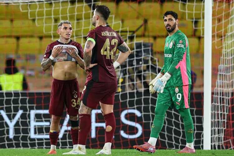 <p>L'Equipe: Monaco, Şampiyonlar Ligi'nde Galatasaray'ı domine ederek bir &uuml;st tura y&uuml;kseldi&nbsp;</p>
