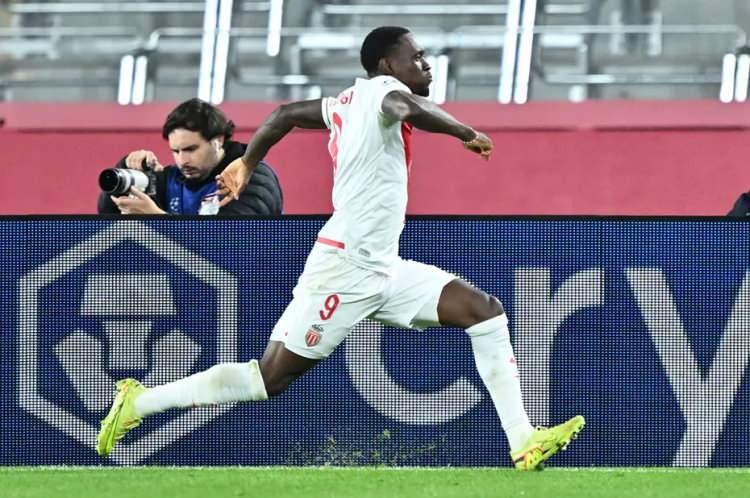 <p>BBC: Balogun, Monaco'nun Galatasaray karşısında kıl payı galibiyet almasını sağladı<br />
<br />
"Folarin Balogun, Şampiyonlar Ligi'nde &uuml;st &uuml;ste &uuml;&ccedil;&uuml;nc&uuml; ma&ccedil;ında da gol atarak Monaco'yu Galatasaray karşısında galibiyete taşıdı."</p>
