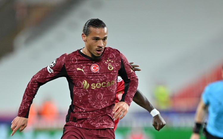 <p>Galatasaray halihazırda Şampiyonlar Ligi'nde 17. Sırada ve ilk 24 takım i&ccedil;inde.&nbsp;<br />
<br />
Şampiyonlar Ligi'nde; puan tablosunda ilk 8 sıradaki takımlar son 16 turuna, 9. ile 24. sıralar arasındaki 16 takım ise eleme aşaması play-off turuna y&uuml;kselecek.<br />
<br />
Kalan son 12 sıradaki takım ise turnuvadan elenecek.</p>
