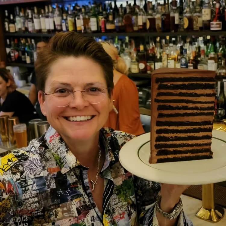 <p><strong>Manhattan'da arkadaşlarıyla yemekten dönen ünlü oyuncuya tren istasyonuna yürüdüğü sırada araba çarptı. Ağır yaralanan Davis, olay yerine çağrılan ambulansla Mount Sinai West Hastanesi’ne kaldırıldı. Başına ve vücuduna ciddi darbeler alan ünlü oyuncu, yapılan tüm müdahalelere rağmen kurtarılamadı.</strong></p>
