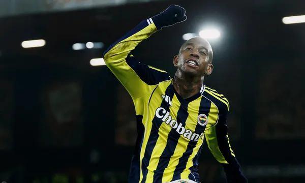 <p>Sarı-lacivertli takımın gollerini 5'nci dakikada Kerem Aktürkoğlu, 36, 44 ve 65'inci dakikalarda da Anderson Talisca kaydetti.</p>
