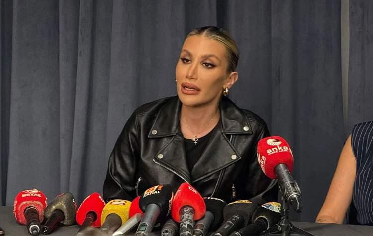 <p>Neredeyse attığı her adım olay olan ünlü şarkıcı <strong>İrem Derici</strong>, geçtiğimiz aylarda bir hayranı tarafından yapılan yorumu <strong>yanlış anlaması üzerine verdiği sert yanıtla gündeme gelmişti</strong>.</p>
