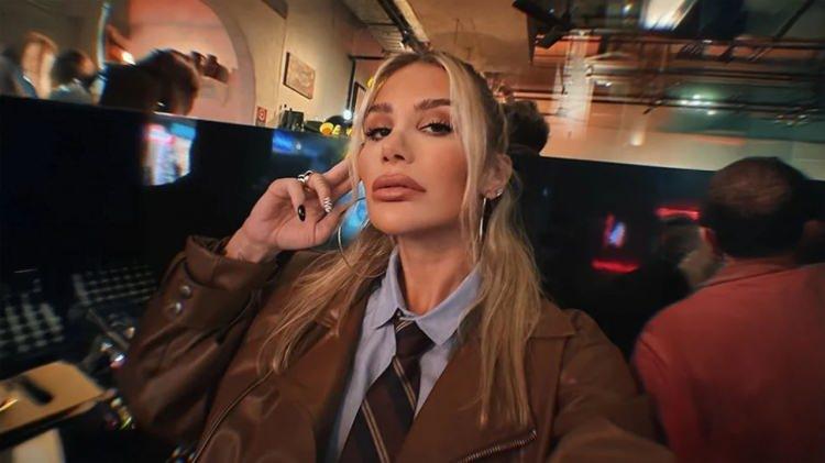 <p><span style="color:#800080"><strong>SANATÇI OLMAK HAKARET ETME HAKKI VERMEZ</strong></span></p>
