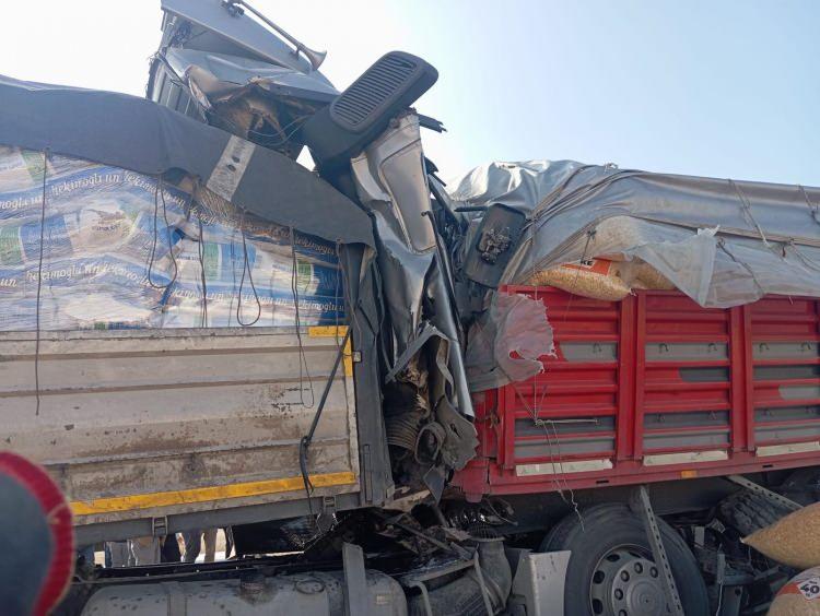 <p>Konya’nın Kadınhanı ilçesinde 4 tırın karıştığı zincirleme trafik kazasında 1 kişi hayatını kaybetti, 2 kişi de yaralandı.</p>

<p> </p>
