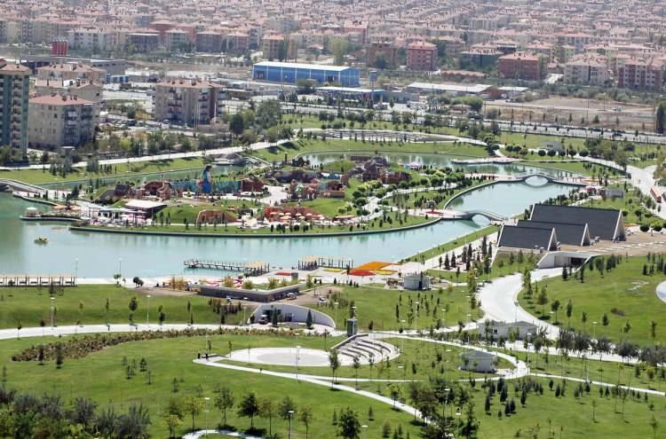 <p>Türkiye, doğal güzellikleri, tarihi dokusu ve kültürel zenginlikleriyle her yıl milyonlarca ziyaretçiyi kendine çeken önemli turizm destinasyonları arasında yer alıyor.</p>

<p> </p>
