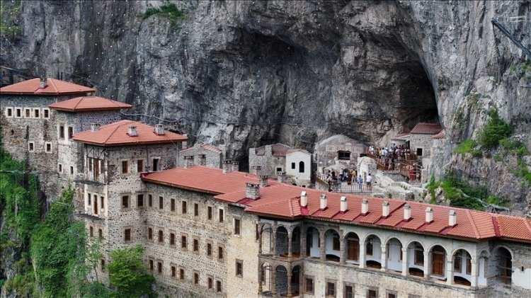 <p>Sümela Manastırı – <span style="color:#B22222"><strong>Trabzon</strong></span></p>

<p> </p>
