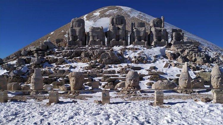 <p>Nemrut Dağı &ndash; <span style="color:#B22222"><strong>Adıyaman</strong></span></p>

<p>&nbsp;</p>
