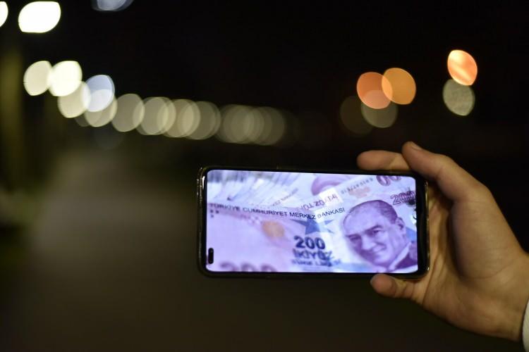 <p>Sayılı günler kala ''maaş artışı için hangi senaryolar öne çıkıyor'' soruları merak uyandırıyor... </p>
