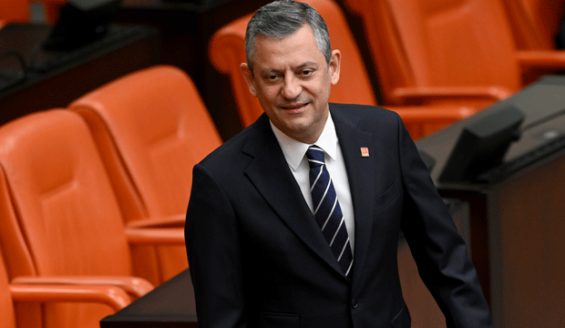 <p>CHP lideri Özgür Özel Meclis'e geldi.</p>
