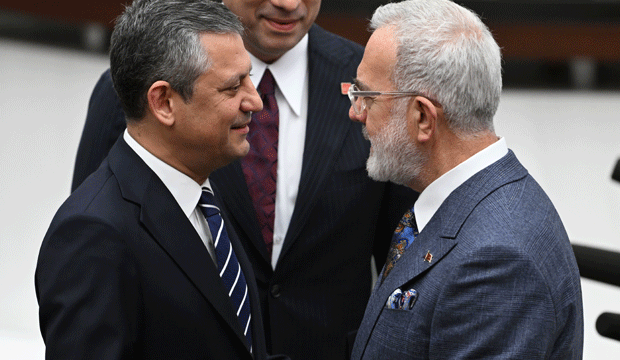 <p> CHP Genel Başkanı Özgür Özel ile AK Parti Grup Başkanvekili Bahadır Yenişehirlioğlu selamlaştı.</p>

