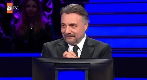 <p><strong>"B- Gaziantep lahmacunu" ve "C- Adana lahmacunu" se&ccedil;enekleri arasında d&uuml;ş&uuml;nen yarışmacı, "B" şıkkında karar kıldı.</strong></p>
