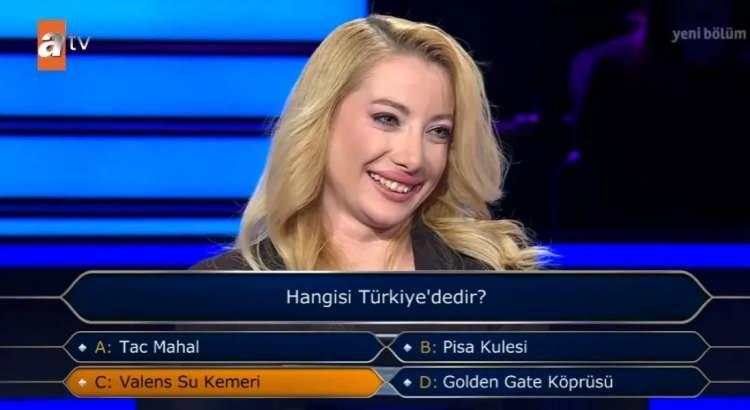 <p>Yarışmacı seyircinin yanıtına emin olmadığını belirtmesinin ardından soruda <strong>"C şıkkı Valens Su Kemeri"</strong> cevabını verdi. Ulus'un verdiği yanıt ise sosyal medyada olduk&ccedil;a konuşuldu.&nbsp;</p>
