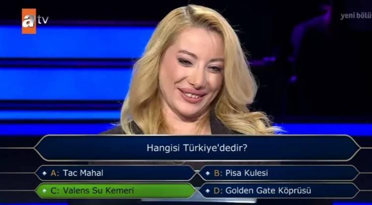 <p><strong>İŞTE O SORU</strong></p>

<p><strong>Milyoner'de 4. soru olarak "</strong></p>

<p><strong>Hangisi T&uuml;rkiye'dedir?" sorusu soruldu.&nbsp;</strong></p>

<p>&nbsp;</p>
