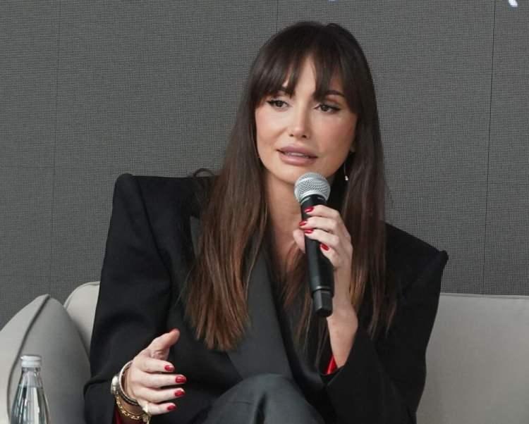 <p>Sandal, eski eşine Sırbistan'dan konut satın alacak ve nafaka &ouml;deyecekti. Ayrıca Jahovi&ccedil; istediği zaman, &ccedil;ocukları ve kendisi i&ccedil;in Mustafa Sandal ara&ccedil; da kiralayacaktı.&nbsp;</p>
