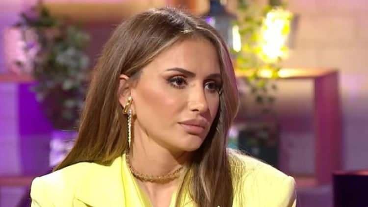 <p><strong>MAHKEMENİN YOLUNU TUTTU</strong></p>

<p>Sabah'ta yer alan habere g&ouml;re; Emina Jahovi&ccedil;, ge&ccedil;tiğimiz g&uuml;nlerde İstanbul Aile Mahkemesi'nin yolunu tuttu. Jahovi&ccedil; mahkemeye sunduğu dilek&ccedil;esinde Mustafa Sandal'ı boşanma protokol&uuml;ndeki bazı hususları yerine getirmemekle su&ccedil;ladı.</p>
