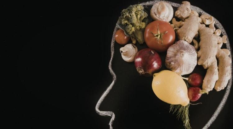 <p><strong>HuffPost'a değerlendirmelerde bulunan ünlü nörologlar, mutlaka uzak durulması gereken 6 popüler gıdayı tek tek açıkladı.</strong></p>
