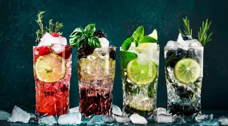 <p><span style="color:#0000CD"><strong>4. BİRA</strong></span></p>

<p><strong>Beyin sağlığını korumak i&ccedil;in biradan uzak durulması gerektiğini s&ouml;yleyen Tufts Medical Center&rsquo;dan n&ouml;rolog Dr. Byran Ho, bu i&ccedil;eceğin besin değeri olmadığının altını &ccedil;iziyor. Ho'ya g&ouml;re; biranın orta seviyede dahi t&uuml;ketilmesi beyin h&uuml;crelerine zarar veriyor.</strong></p>
