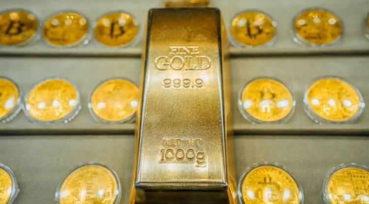 <p>Yatırımcılar son dönemdeki altın fiyatı yükselişini tetikledi ve <strong>"merkez bankalarının bankası"</strong> olarak bilinen kurum, Bank for International Settlements’a (Uluslararası Ödemeler Bankası / BIS) göre külçeyi geleneksel güvenli liman kalıbından çıkararak daha spekülatif bir varlık haline getirdi.</p>
