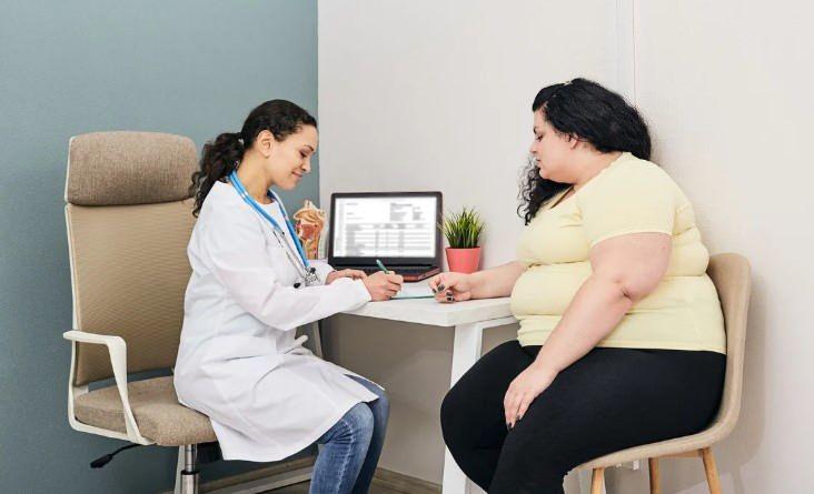 <p>Önder, birçok hastalığa neden olan obezitenin göz sağlığını da olumsuz etkilediğini söyledi.</p>
