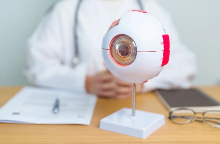 <p>Önder, hastaların baş ağrısı şikayetleri nedeniyle nöroloji uzmanlarına başvurduklarını ve nöroloji uzmanlarının da göz muayenesi için göz hekimlerine yönlendirmeleriyle kafa içi basınç artışı tanısının konulabildiğini belirtti.</p>

<p> </p>
