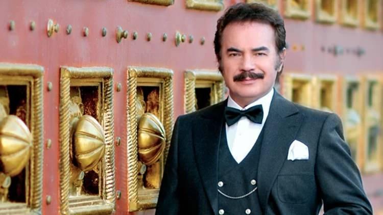 <p>Arabesk müziğin efsane sesi <strong>Orhan Gencebay</strong>, 50 yıllık eşi <strong>Sevim Emre</strong> ile birlikte geçtiğimiz akşam '<strong>Bak Postacı Geliyor'</strong> filminin galasına katıldı. </p>
