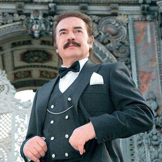 <p><strong>"Batsın Bu Dünya," "Hatasız Kul Olmaz," "Dil Yarası," ve "Sevmenin Zamanı Yok"</strong> gibi unutulmaz şarkılarıyla müzikseverlerin hafızasına kazınan duayen isim <strong>Orhan Gencebay</strong>, söz konusu soruya şu şekilde yanıt verdi:</p>
