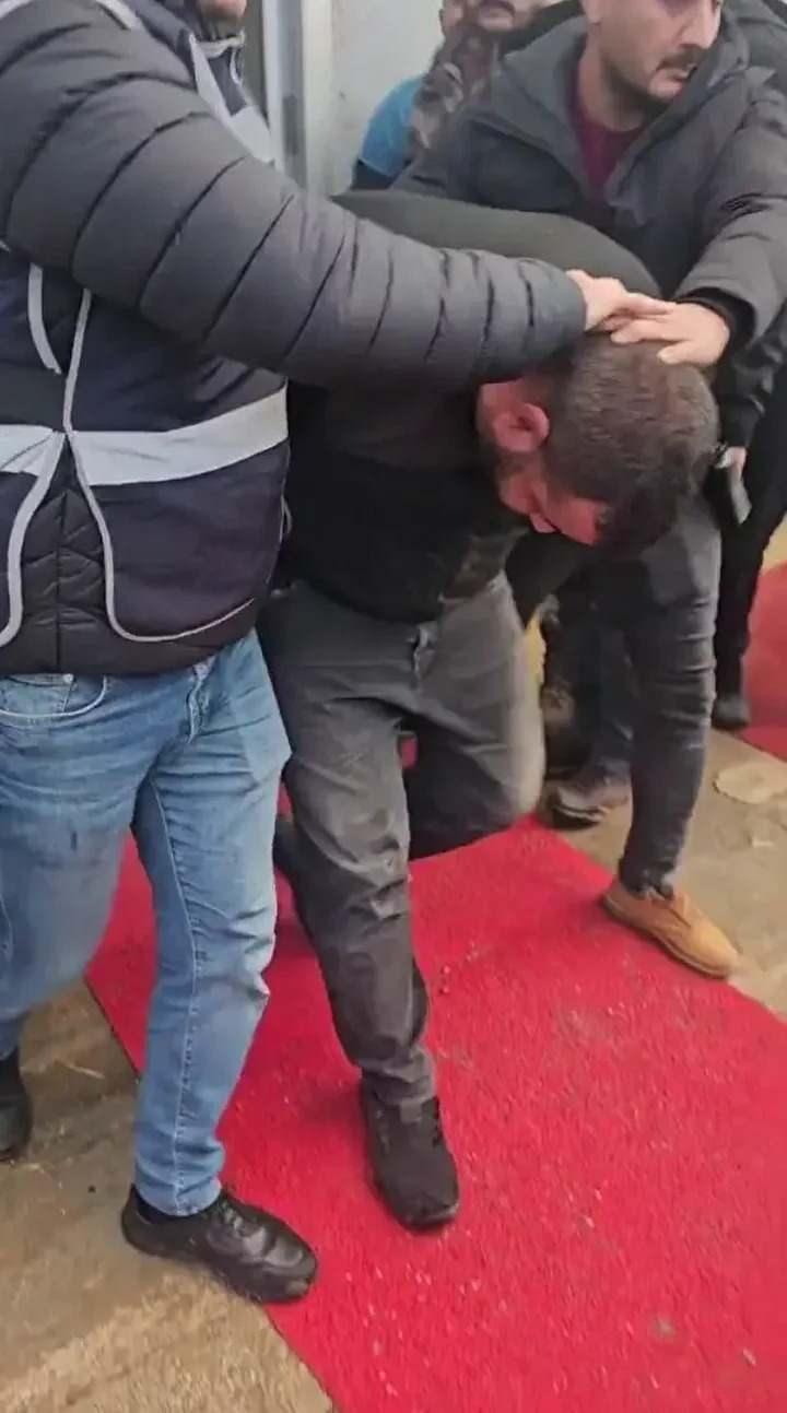 <p>Suçlamaları kabul etmeyen dayı ifadesinde, <strong><em>"Ben çocuğu okuldan alıp, beraber Reyhanlı Baraj Gölü'ne yakınlarına fıstık toplamaya gittik. Buradaki bir ağaca çıkıp, ağaçtan düştü. Korktuğum için kaçtım. Toprağa gömmedim, üzerini örtmedim, ne olduğunu bilmiyorum</em></strong>" ifadelerini kullandı.</p>
