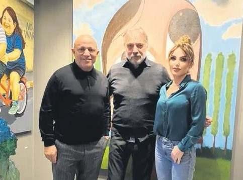 <p>Kaynarca, Nişantaşı'nda bulunan bir sanat galerisini ziyaret etti.</p>
