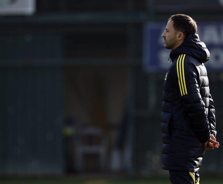 <p>İtalyan &ccedil;alıştırıcının 8 numara takviyesinde ısrarcı olduğu, sağ kanat transferi de istediği belirtildi.</p>
