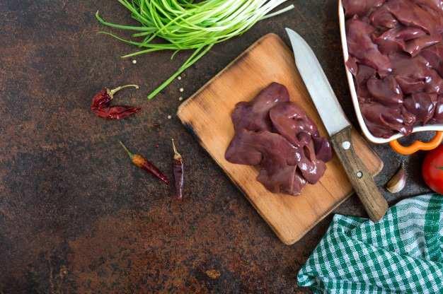 <p><strong>Özellikle uzmanlar, söz konusu ciğer olduğunda, pek çok meyve ve sebzenin sunduğundan çok daha yoğun bir vitamin, mineral ve protein kaynağı olduğuna dikkat çekiyor.</strong></p>
