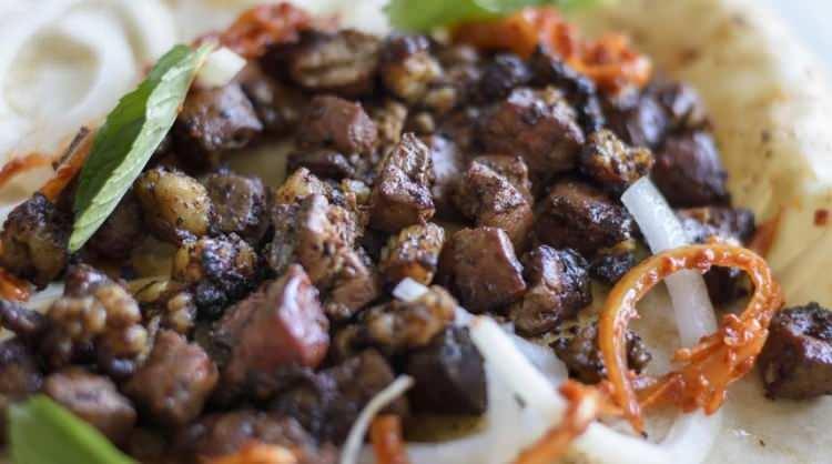 <p><strong>Yüksek kaliteli protein kaynağı olan ciğer, kas kütlesinin korunmasına ve onarılmasına yardımcı olur.</strong></p>
