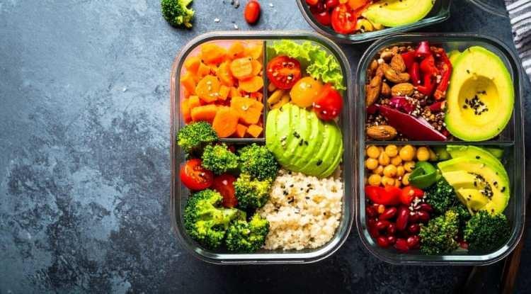 <p><strong>Bu noktada beslenme alışkanlıklarını g&ouml;zden ge&ccedil;irmek ve porsiyon kontrol&uuml; yapmak hayati &ouml;nem taşıyor.&nbsp;</strong></p>
