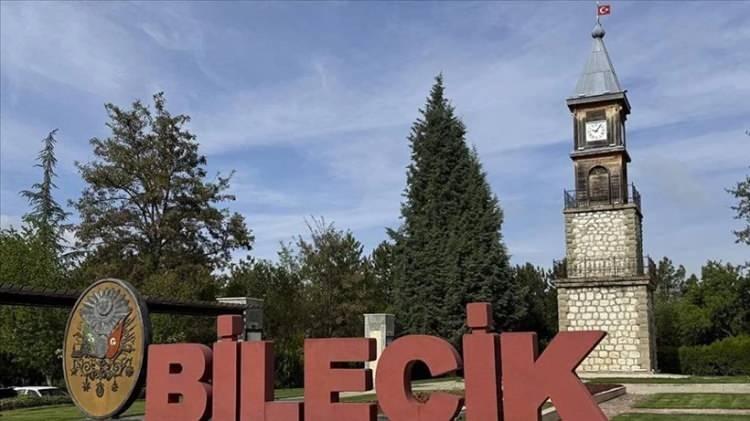 <p><strong>10- Bilecik</strong></p>

<p>&nbsp;</p>

<p>Kişi başına d&uuml;şen milli gelir (dolar): 16 bin 68</p>

<p>Kişi başına d&uuml;şen milli gelir (T&uuml;rk Lirası): 527 bin 473</p>
