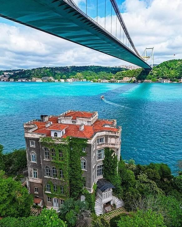 <p><strong>T&Uuml;RKİYE'NİN EN PAHALI EVİ OLARAK BİLİNİYOR</strong></p>

<p>Satış s&uuml;reci i&ccedil;in aile, bir emlak şirketini resmi olarak yetkilendirdi.</p>

<p>&nbsp;</p>
