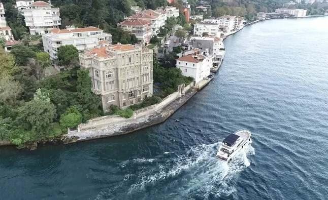 <p>Bug&uuml;n Trabzonlu bir aileye ait olduğu bilinen yalının en tanınan miras&ccedil;ısının Meliha Baştımar olduğu kaydediliyor.&nbsp;</p>
