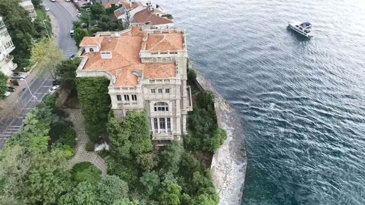 <p>1908'de 2. Meşrutiyet'in ilanının ardından g&ouml;revlerinden uzaklaştırılan Zeki Paşa 1914 yılında vefat ederken, Boğaz'ın incilerinden sayılan g&ouml;sterişli yalısı zamanla el değiştirdi.</p>
