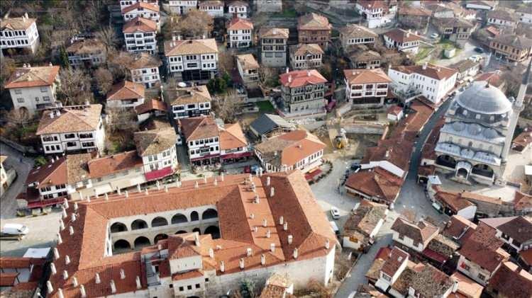 <p><span style="color:#B22222"><strong>KARAB&Uuml;K, SAFRANBOLU</strong></span></p>
