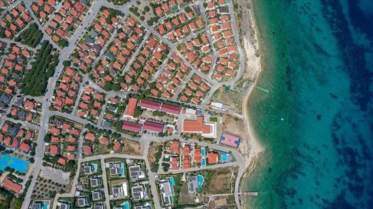 <p><span style="color:#B22222"><strong>İZMİR, &Ccedil;EŞME</strong></span></p>
