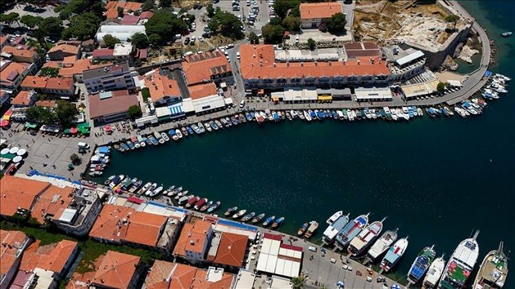 <p><span style="color:#B22222"><strong>İZMİR, FO&Ccedil;A</strong></span></p>
