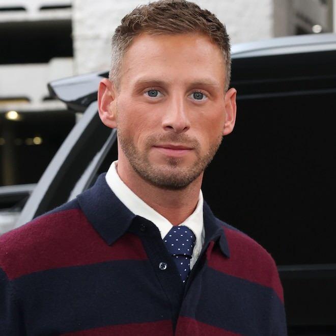 <p><strong>Hastane odasında &ccedil;ekildiği bir kareyi paylaşan Olender, kalbe kan taşıyan atardamarların aniden kasılarak kapandığını s&ouml;yleyerek "Bu spazm kan akışını yeterince azalttı ve bir kalp krizine yol a&ccedil;tı. Tıkanıklıktan değil, spazm sırasında kalbimin yeterince oksijen alamamasından kaynaklandı" dedi.&nbsp;</strong></p>
