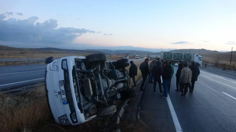 <div>Tırların taşıdığı gıdalar yola savrulurken, kazaya ilişkin soruşturma başlatıldı. </div>
<div> </div>