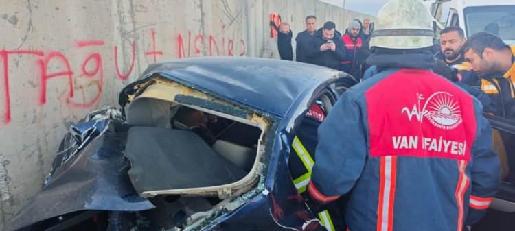 <p>Kaza, saat 07.00 sıralarında Van-Erciş kara yolunun 30'uncu kilometresinde meydana geldi.</p>