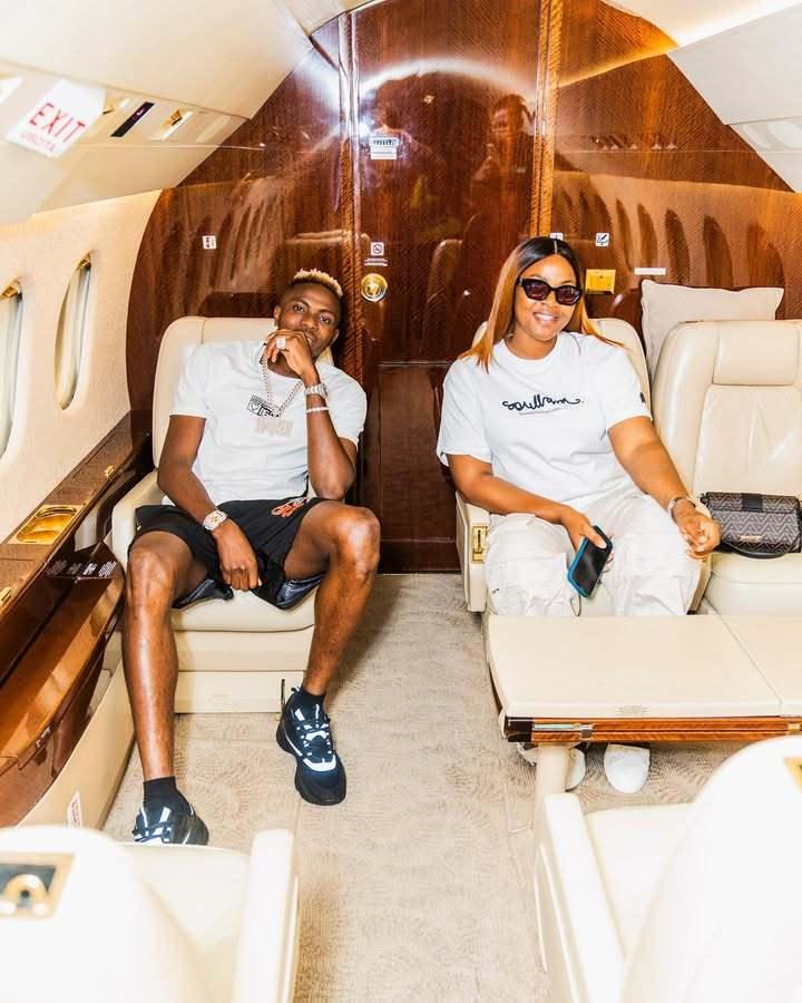 <p>Nijerya'nın Lagos kentinde, gecekondu bir evde b&uuml;y&uuml;d&uuml;klerini s&ouml;yleyen Blessing Osimhen, o yıllarda kendilerine destek olacak hi&ccedil;bir akrabaları olmadığını vurgulayarak şunları s&ouml;yledi:</p>
