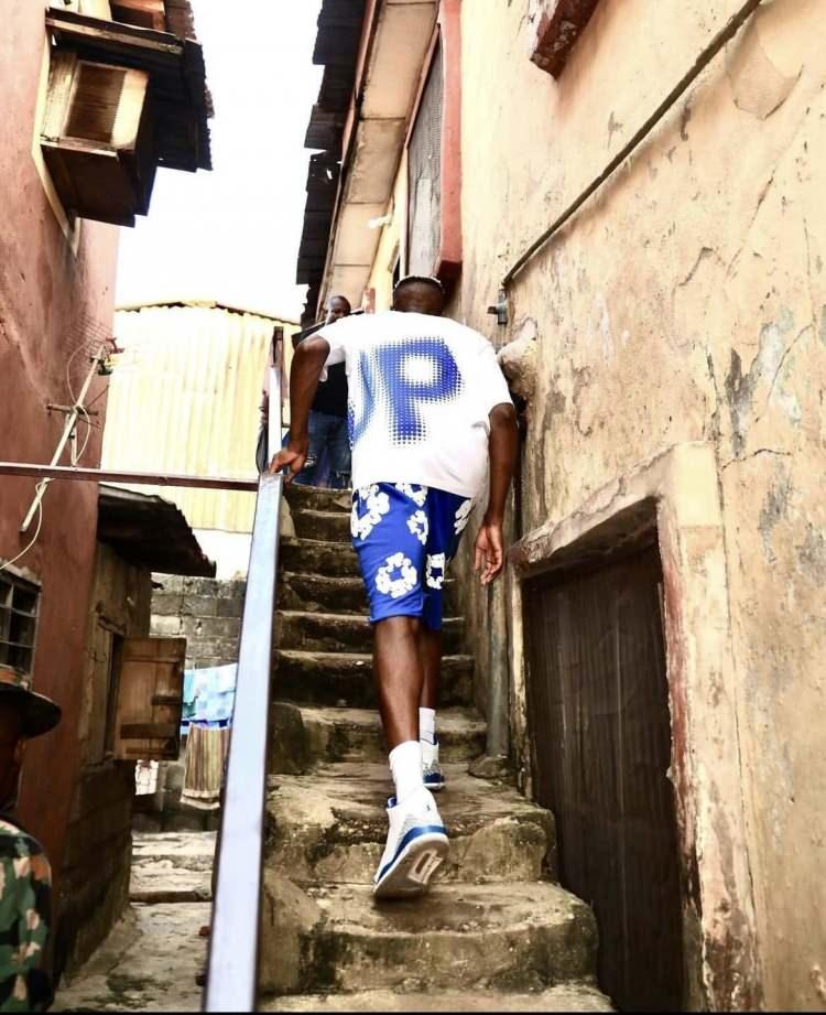 <p>2020 yılında babasını kaybeden Victor Osimhen'in bug&uuml;n ulaştığı başarıya giden yolun, <strong>b&uuml;y&uuml;k fedak&acirc;rlıklar ve zorluklarla &ouml;r&uuml;l&uuml;</strong> olduğu bir kez daha ortaya &ccedil;ıktı.</p>
