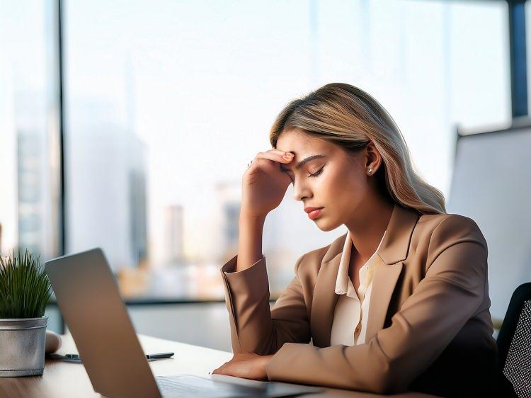 <p><span style="color:#B22222"><strong>MAHKEME İŞVERENİ HAKLI BULDU</strong></span></p>

<p>Mahkeme, &ccedil;alışanın iş yeri kurallarına ısrarla uymamasının, işten &ccedil;ıkarma i&ccedil;in haklı gerek&ccedil;e olduğuna h&uuml;kmetti.</p>
