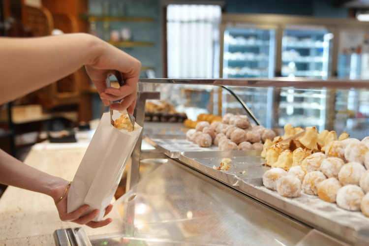 <p><span style="color:#B22222"><strong>Kek Kutusunu Yemek:</strong></span></p>

<p>&nbsp;</p>

<p>Bir &ccedil;alışanın doğum g&uuml;n&uuml; kutlaması i&ccedil;in getirilen kekten yediği gerek&ccedil;esiyle kovulması.</p>

<p>&nbsp;</p>
