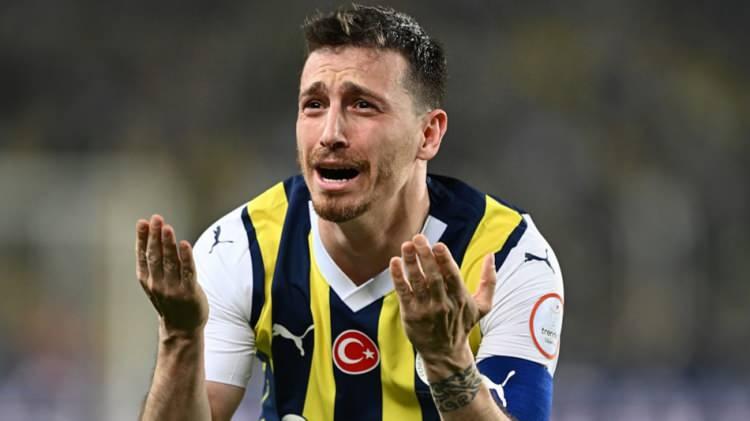 <p>Futbolda bahis soruşturmasında g&ouml;zaltına alınan Fenerbah&ccedil;eli futbolcu Mert Hakan Yandaş tutuklandı.</p>
