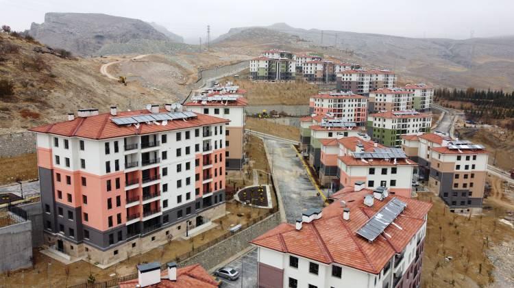 <p>Bununla birlikte ev sahibi olmak isteyen vatandaşlar&nbsp;TOKİ 500 bin konutu hangi il&ccedil;elere yapılacak? sorusuna yanıt aramaya başladı.&nbsp;</p>
